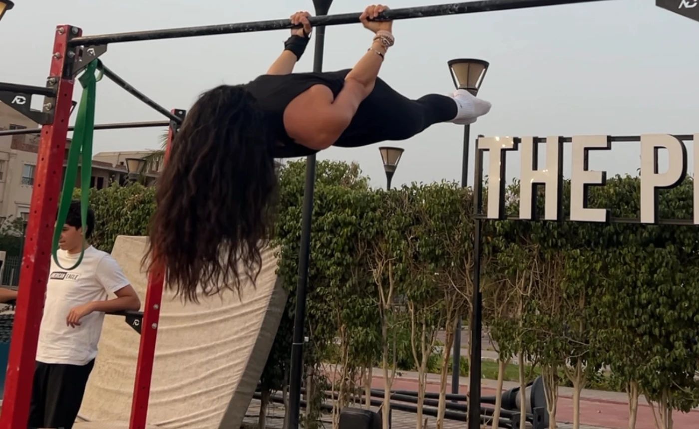 Yomna training on a bar